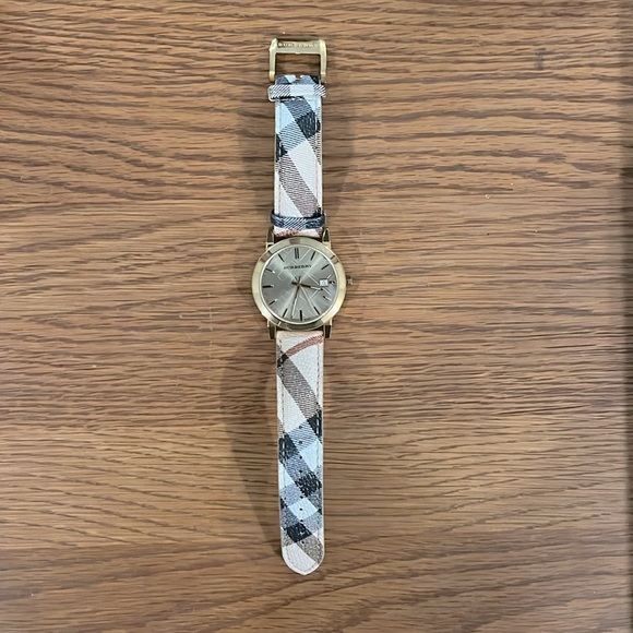 Burberry women’s City watch - Picture 1 of 3